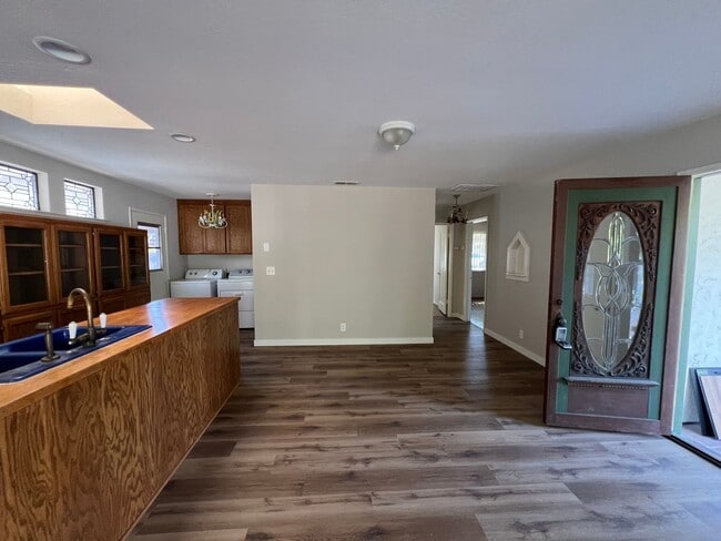 Building Photo - Charming 2-bedroom Menlo Park Cottage