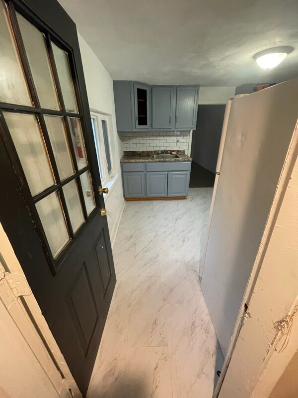 Foto del edificio - 742 Jay St