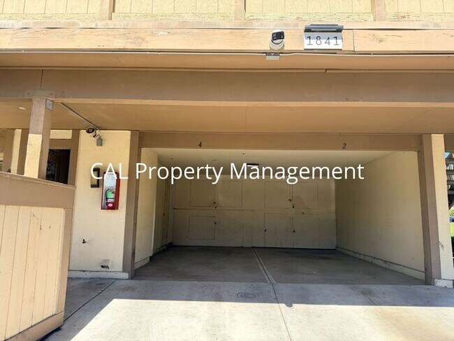Building Photo - 3 Bedroom Condo in North Salinas