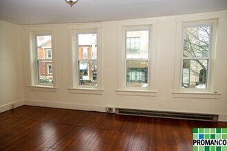 Building Photo - 114 1/2 Putnam St