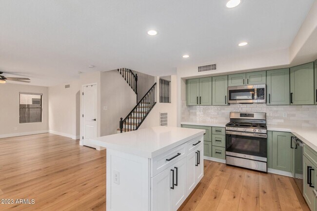 Building Photo - 4 BEDROOM 2.5 BATH 2 STORY LOVELY HOME 2,041 SQ FT SINGLE FAMILY HOME