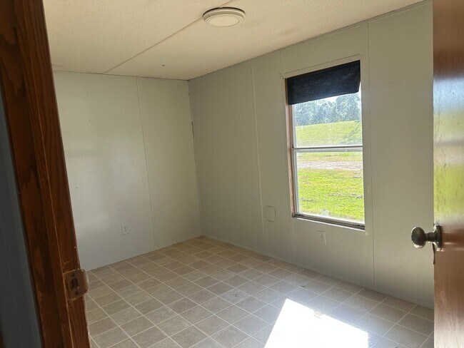 Foto del edificio - Charming 3 Bedroom 1 bathroom Mobile Home for Rent