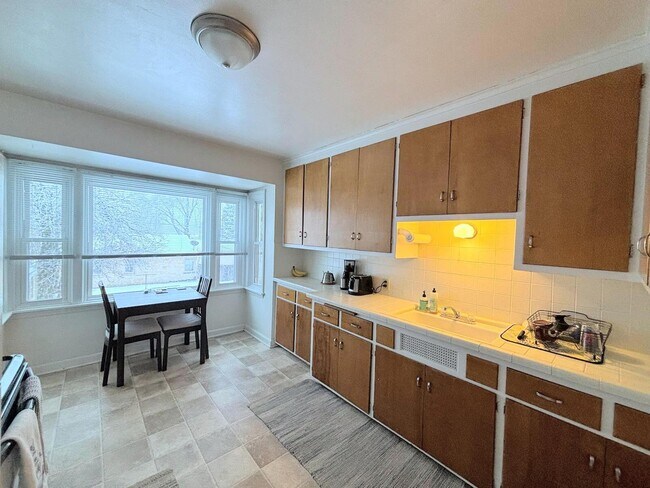 Foto del edificio - 8505 W Center St