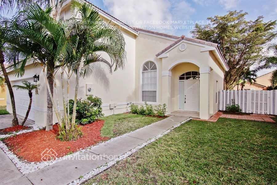 Foto principal - 19093 NW 12th Ct