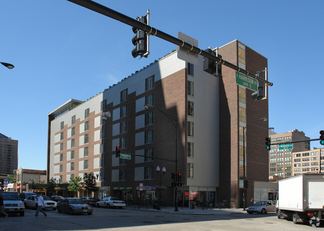 Building Photo - 600 S Wabash Studios