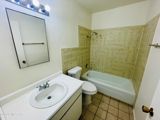 Foto del edificio - 3216 N Cherry Ave