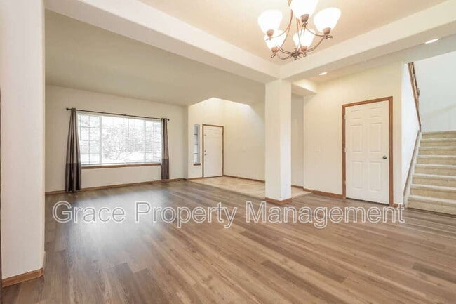 Building Photo - 2523 E 150th Pl