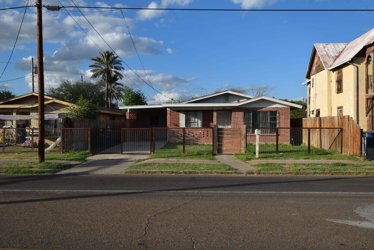 1504 Market St, Laredo, TX 78040 House Rental in Laredo, TX