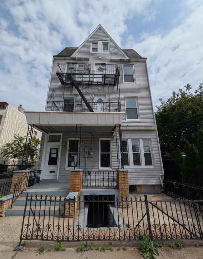 Building Photo - 10 Sherman Pl