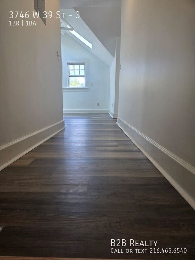 Foto del edificio - 3746 W 39th St