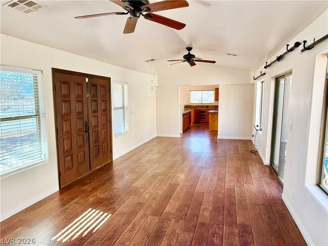 Building Photo - 1100 Dollar St