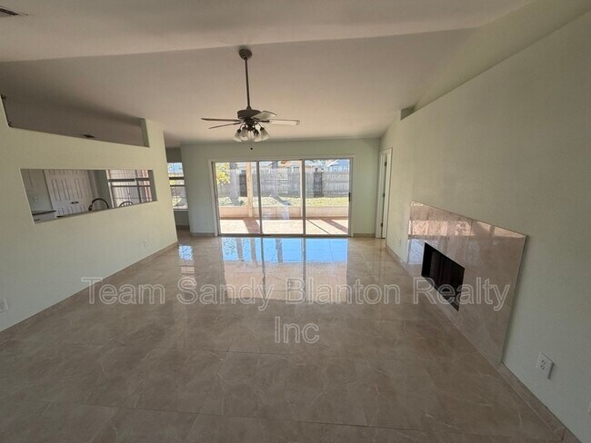 Building Photo - 10 Arapaho Dr