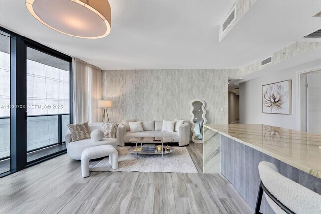 Foto del edificio - 801 S Miami Ave