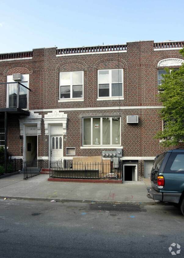Primary Photo - 1461 42nd St