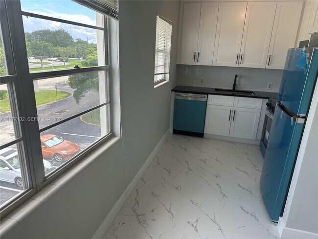 Building Photo - 365 Brighton I