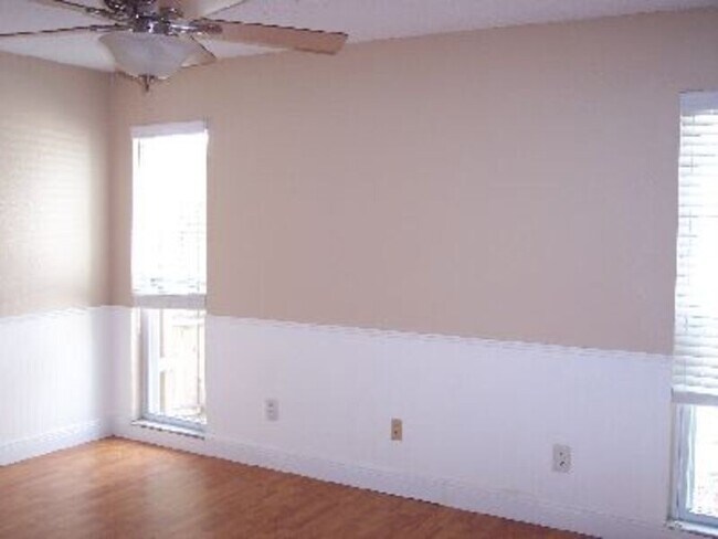 Building Photo - 2381 Timbercrest Cir W