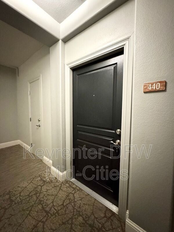 Foto del edificio - 330 E Las Colinas Blvd