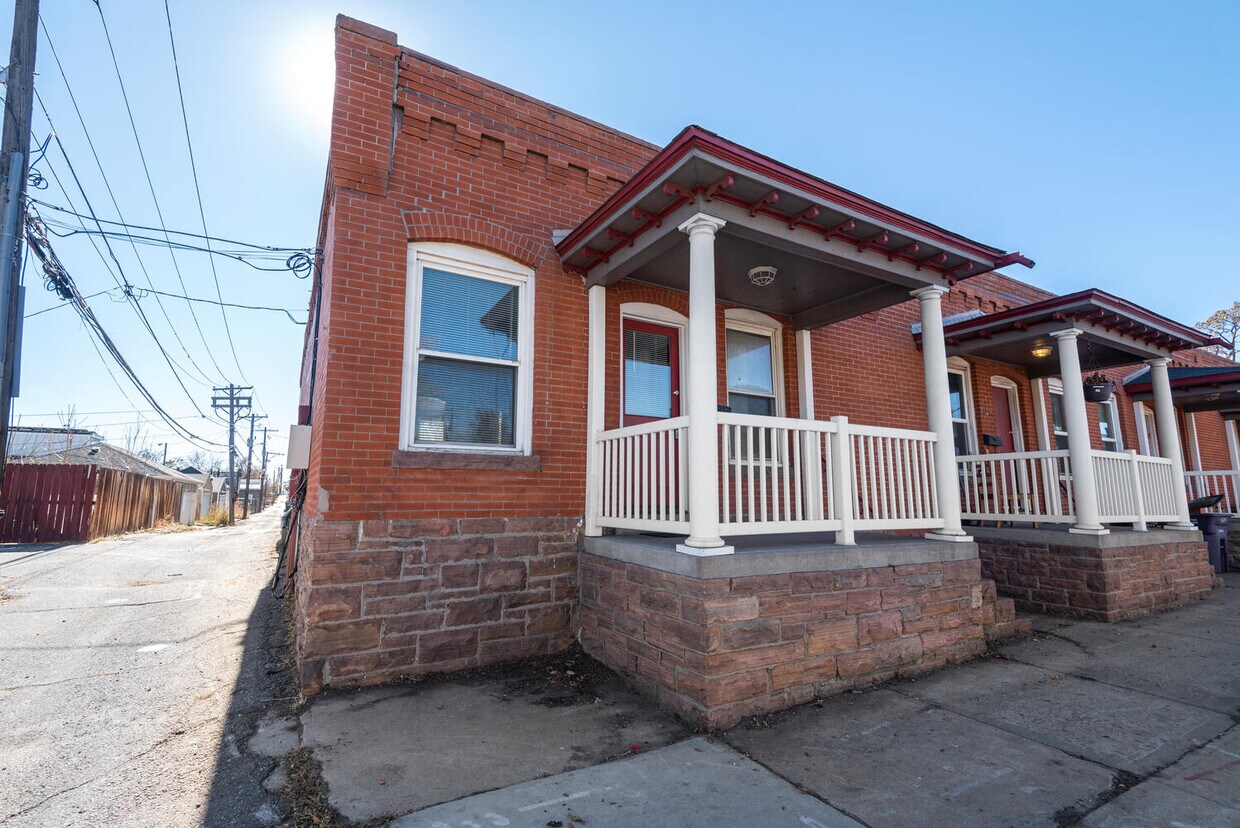Primary Photo - 1622 W 38th Ave