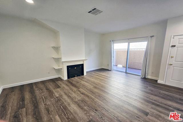 Building Photo - 11524 Moorpark St