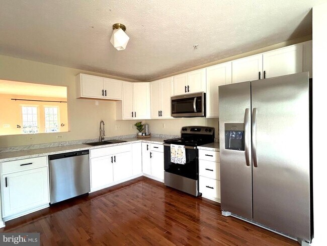 Building Photo - 1703 Bluffs Island Ct