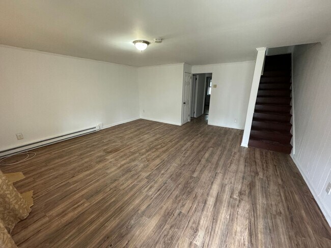 Building Photo - 2 Bedroom Home