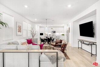 Building Photo - 768 Daniel Freeman Cir