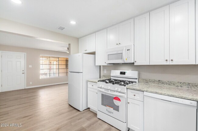 Foto del edificio - 3646 E Glenrosa Ave