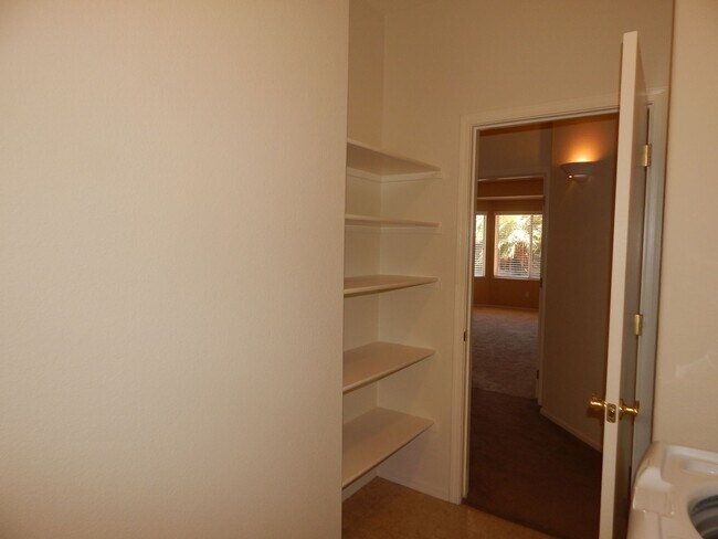 Foto del edificio - 3 Bedroom 2 Baths 1844 Sqft in Bluffs