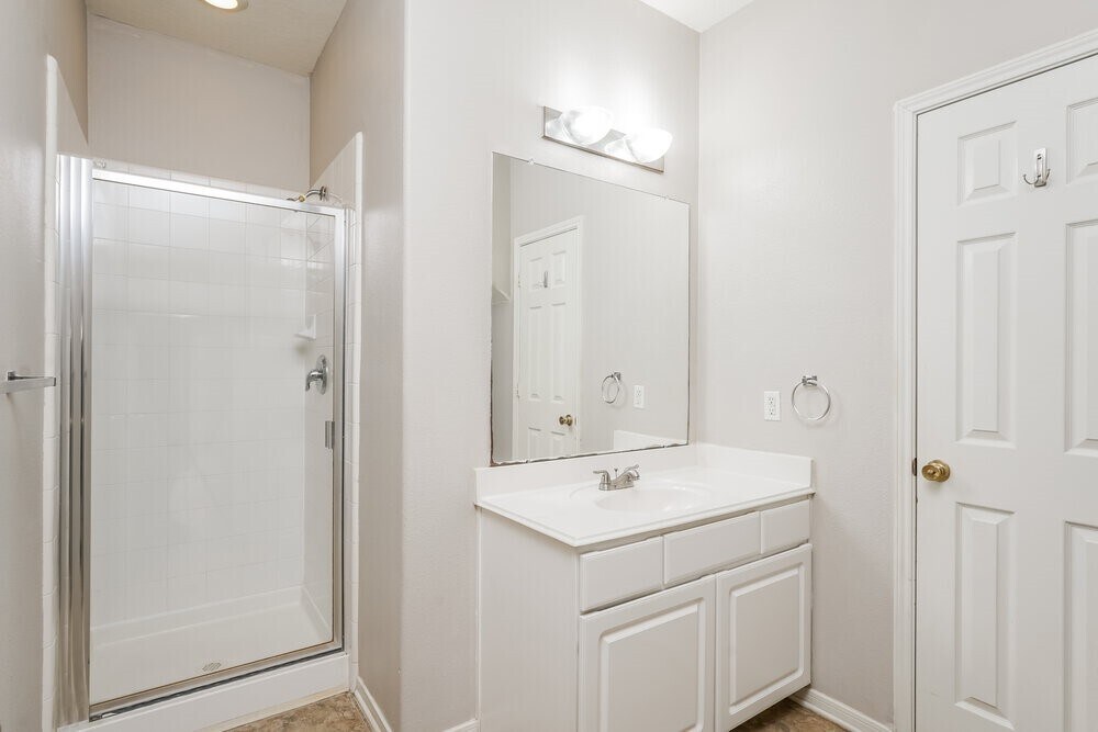 Foto principal - 18423 Knob Hill Lake Ln