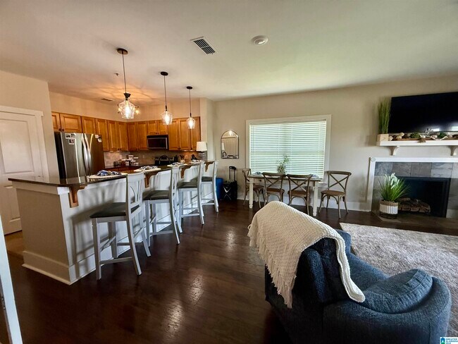 Building Photo - 475 River Forest Ln