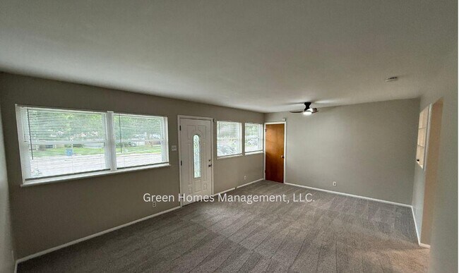 Building Photo - 10431 Lilac Ave