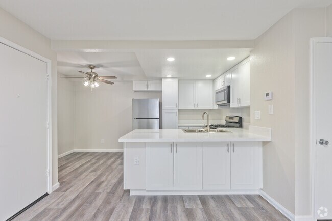 2 habitaciones, 1 baño - 739 pies cuadrados - Cocina/comedor - Park Villas Apartment Homes