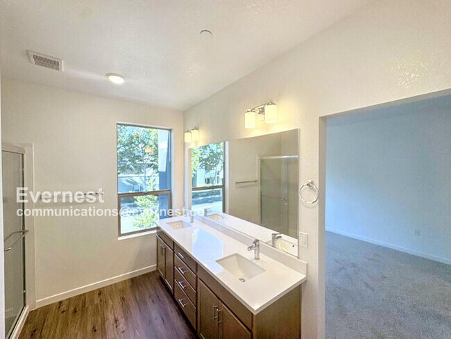 Foto del edificio - 6117 Bridgecross Dr
