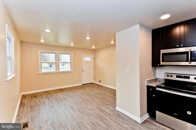 Building Photo - 4813 Ravenswood Rd