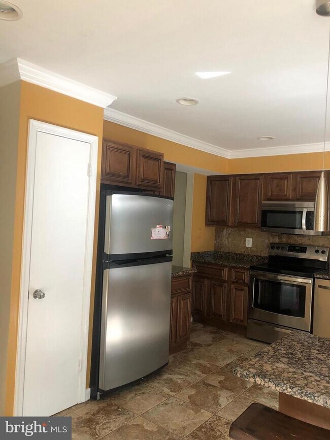 Foto del edificio - 6179 Forest Creek Ln