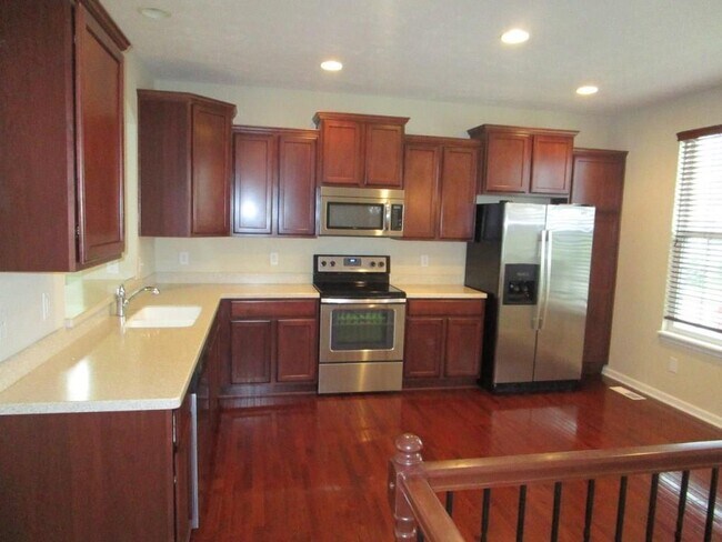 Foto del edificio - For Rent-Townhome-3BDRM, 2.5BA $1,900-Avalon