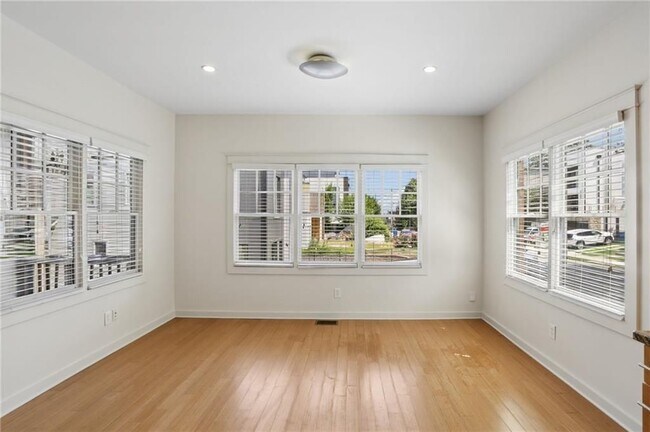 Foto del edificio - 292 Fortune St NE