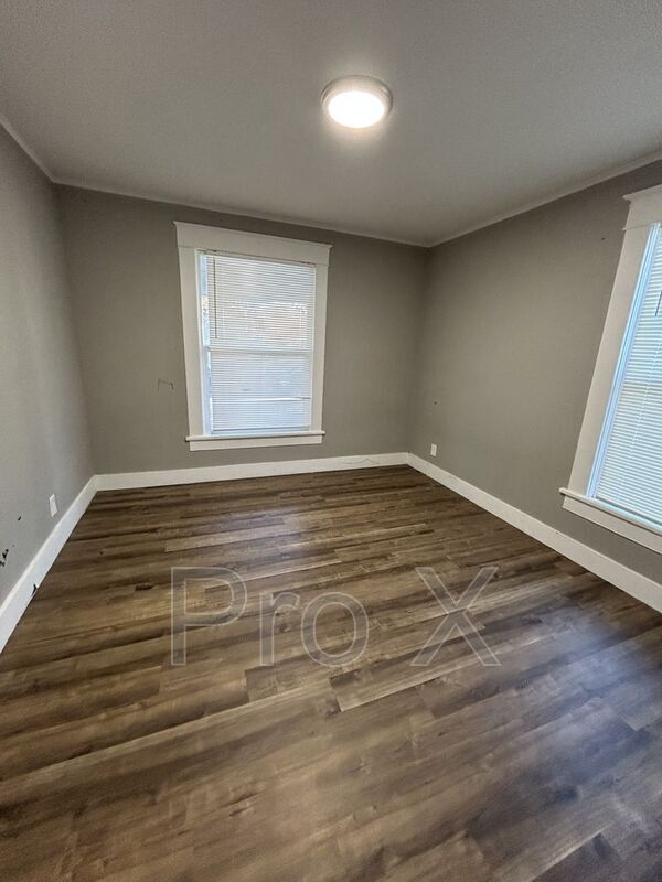 Foto del edificio - 304 E Park St