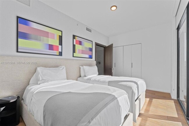 Foto del edificio - 398 NE 5th St