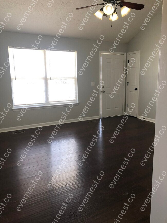 Building Photo - 3 bed / 2 bath home