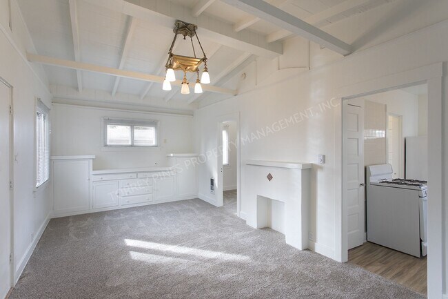 Foto del edificio - Beautiful Vintage Cottage in La Jolla with Onsite Laundry!