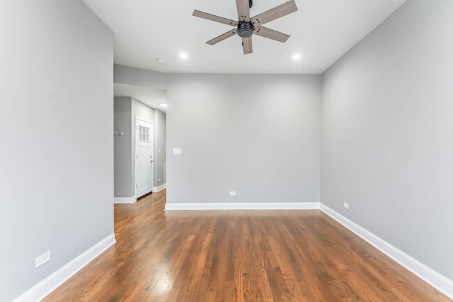 Building Photo - 4250 W Van Buren St