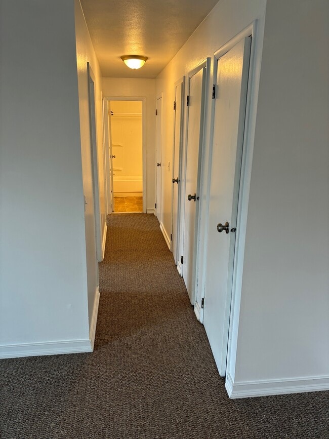 Building Photo - 121 W William St