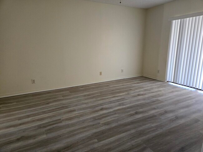 Building Photo - 8471 Winnipesaukee Way