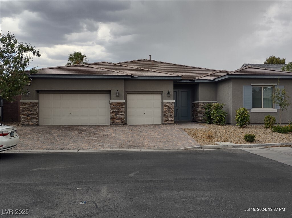 Foto principal - 365 Sapphire Rock Ave