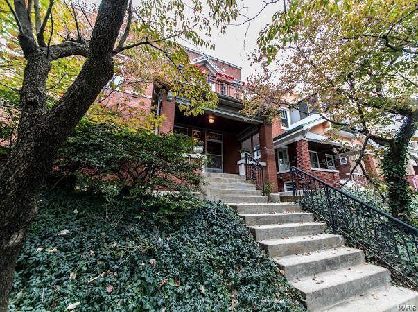 Facade (Separate Entry Door to Unit) - 4507 S Grand Blvd