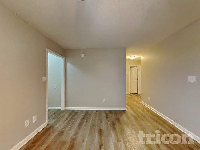 Building Photo - 701 Avondale Dr