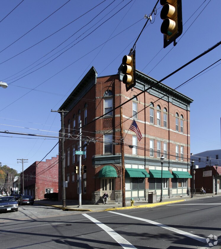 Primary Photo - Pitcairn Apartments