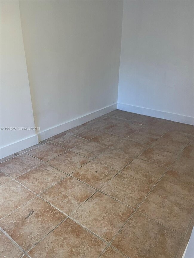 Foto del edificio - 746 NE 80th St