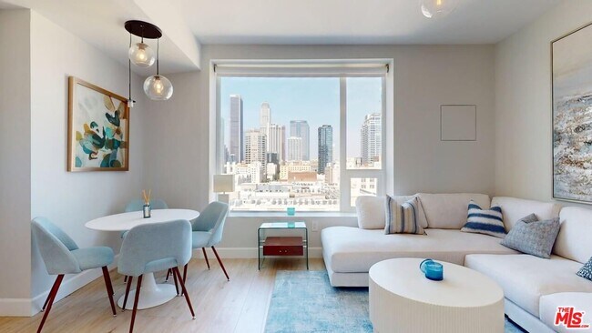 Foto del edificio - 1050 S Grand Ave